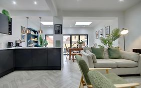 Clover Lodge Portsmouth Luxury Home With Off Road Free Parking